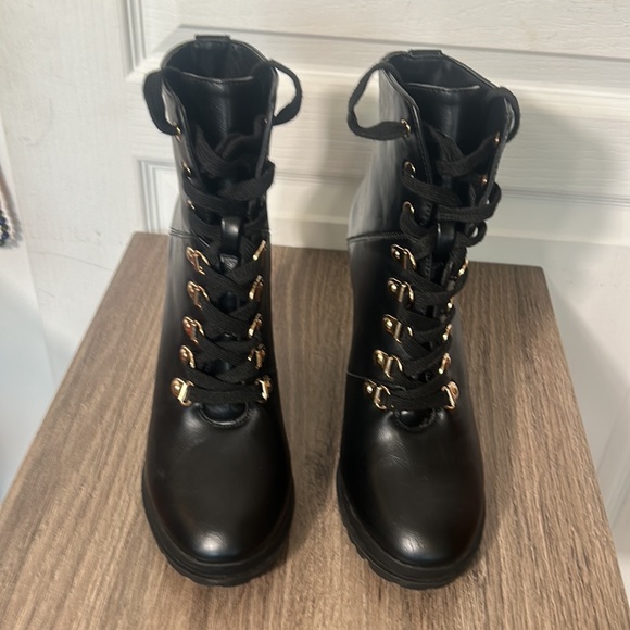 SHOEDAZZLE BLACK LACE UP HEELED BOOTS IN SIZE 7 - Picture 3 of 9